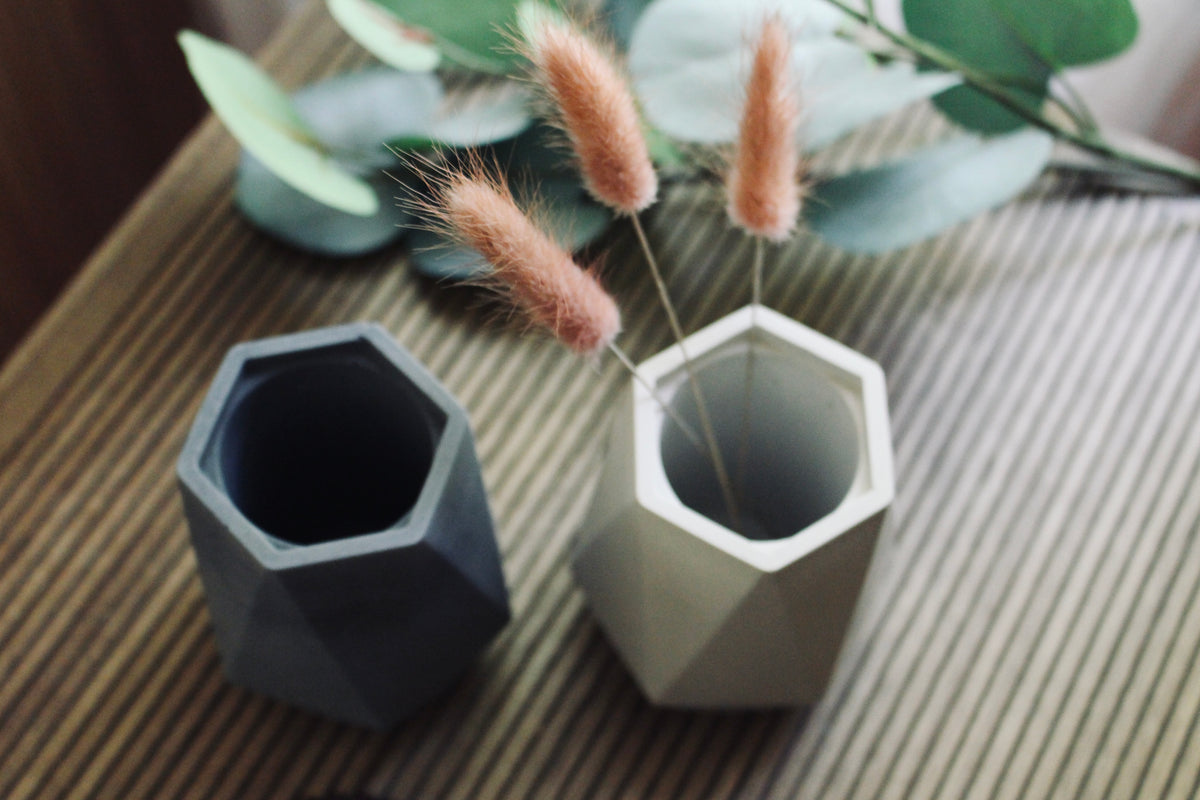 Diamond Vase, close-up of the faceted texture