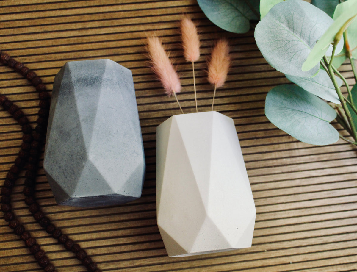 Diamond Vase in Crow Dark Gray