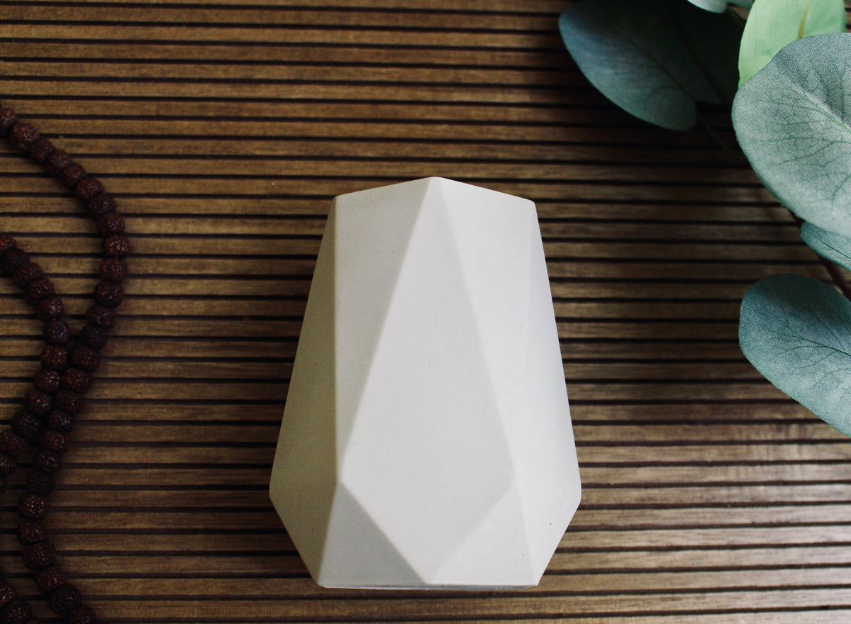 Diamond Vase shown with dimensions