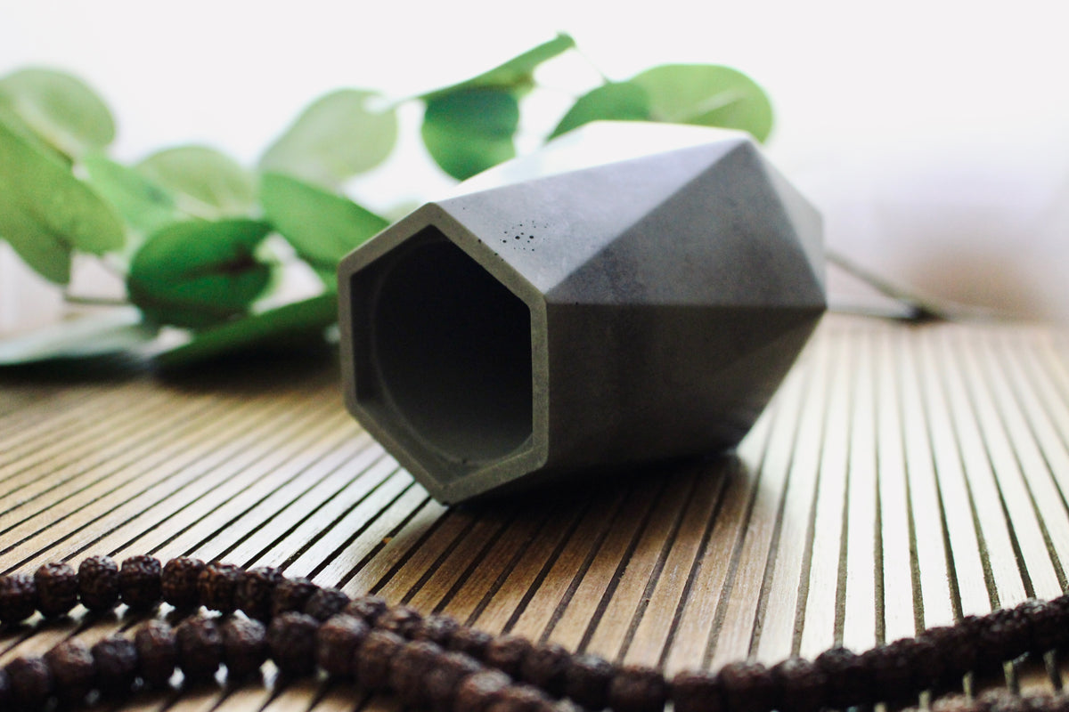 Diamond Vase, group shot of both colorways