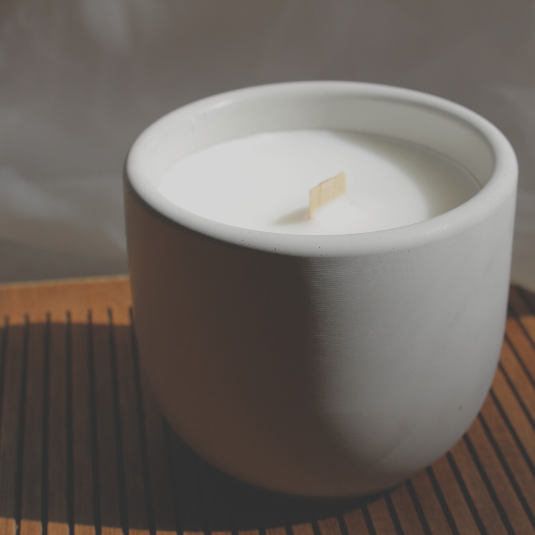 Load video: Fragrance-free wood wick candle burning